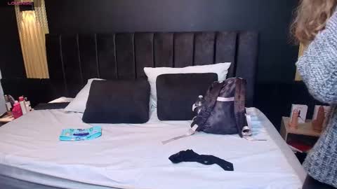 R A C H E L online show from October 1, 12:00 pm