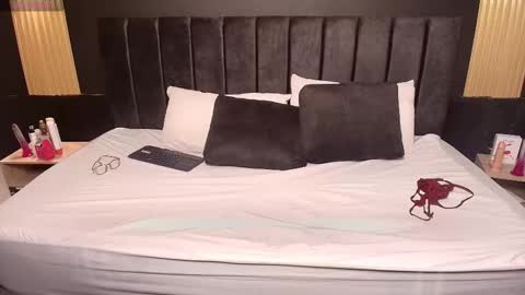 R A C H E L online show from October 6, 11:51 am