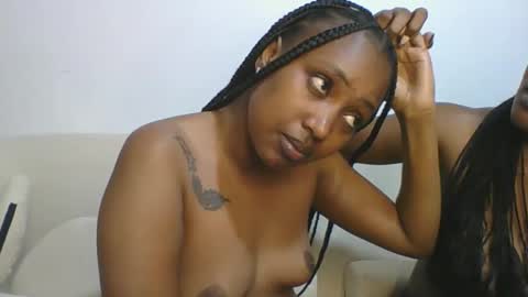 sexyriri22 online show from December 2, 10:05 pm