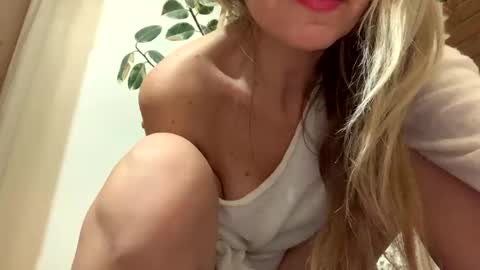 Anya online show from January 2, 6:45 pm