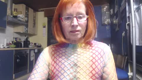 Snapshot of sexysilvie3112 chatting on December 8, 2:52 pm Silvie online show from December 8, 2:52 pm