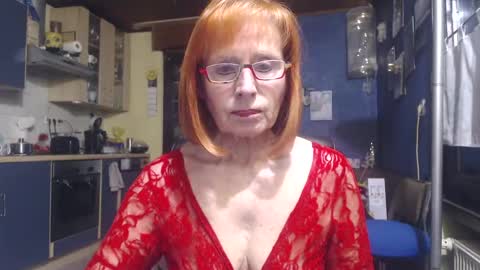 Snapshot of sexysilvie3112 chatting on December 29, 2:52 pm Silvie online show from December 29, 2:52 pm
