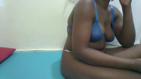 Snapshot of sexysleeky chatting on September 17, 12:01 am PAULINE online show from September 17, 12:01 am