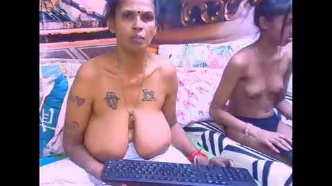 Snapshot of sexyva4u2luv chatting on September 15, 9:31 am sexyva4u2luv online show from September 15, 9:31 am