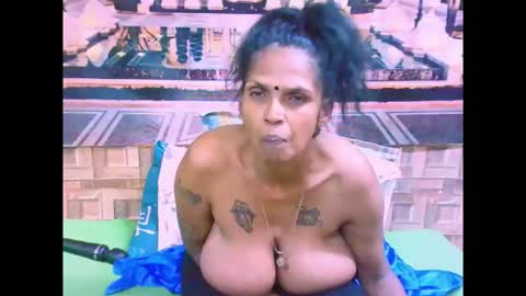 Snapshot of sexyva4u2luv chatting on September 16, 9:49 pm sexyva4u2luv online show from September 16, 9:49 pm