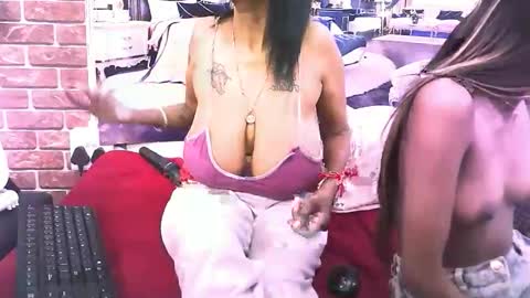 Snapshot of sexyva4u2luv chatting on November 25, 7:19 am sexyva4u2luv online show from November 25, 7:19 am