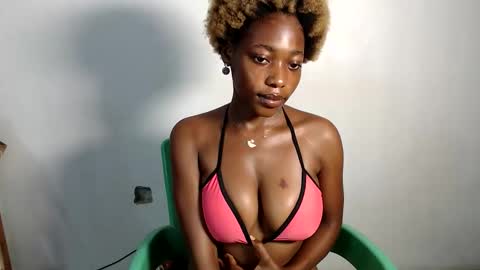 Snapshot of sexyy_boobss chatting on March 4, 5:02 am lilly online show from March 4, 5:02 am