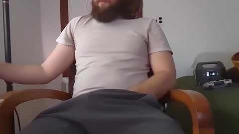 Gee online show from November 18, 1:48 pm