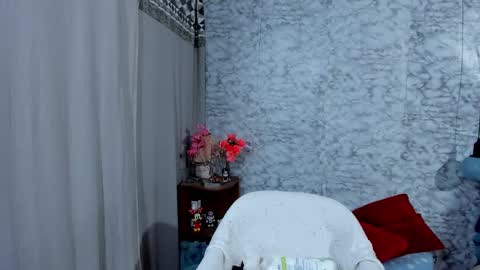 Snapshot of shaden_1 chatting on October 22, 6:57 am Liz online show from October 22, 6:57 am