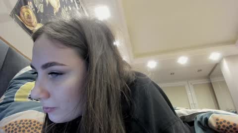 Snapshot of shadow_raffi chatting on December 23, 12:25 am shadow_raffi online show from December 23, 12:25 am