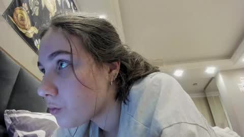 Snapshot of shadow_raffi chatting on March 1, 4:04 am shadow_raffi online show from March 1, 4:04 am