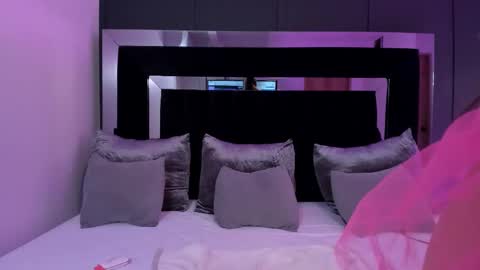 Shaina Vasquez online show from February 1, 5:17 am