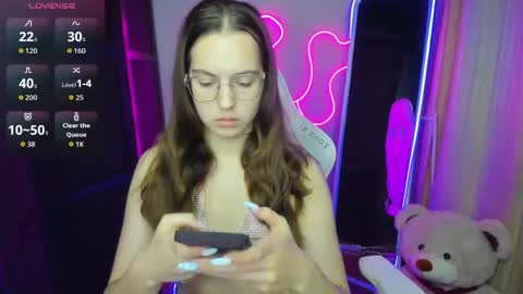 Vivian online show from September 16, 3:13 pm