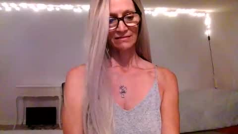 Snapshot of shamanwoman chatting on October 20, 5:35 pm Shaman Woman online show from October 20, 5:35 pm