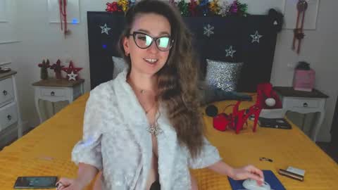 Snapshot of shana_power chatting on December 9, 2:56 am Svetlana ...........help me get 100 reactions before the end of the year Thumb up if you like me I appreciate it and thank you online show from December 9, 2:56 am