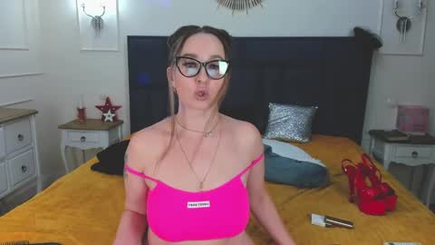 Snapshot of shana_power chatting on February 19, 1:51 am Svetlana ...........help me get 100 reactions before the end of the year Thumb up if you like me I appreciate it and thank you online show from February 19, 1:51 am