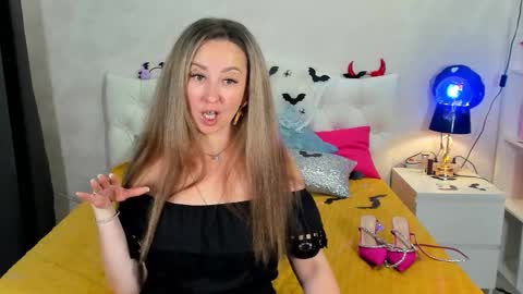 Snapshot of shana_power chatting on October 28, 3:32 am Svetlana ...........help me get 100 reactions before the end of the year Thumb up if you like me I appreciate it and thank you online show from October 28, 3:32 am
