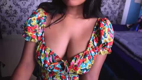 Snapshot of shanaya_indian chatting on December 6, 4:03 am shanaya indian online show from December 6, 4:03 am