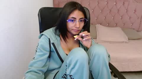 shanelle online show from February 8, 6:12 am