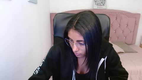 shanelle online show from February 26, 9:32 am