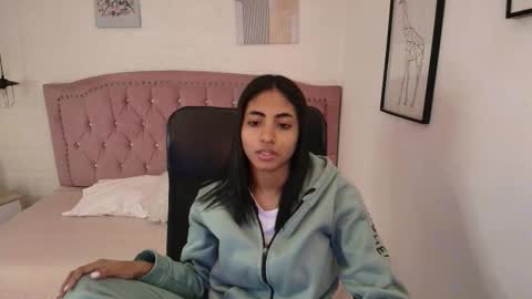 shanelle online show from November 17, 3:01 am