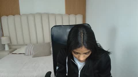 shanelle online show from March 25, 3:01 am