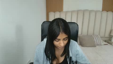 shanelle online show from April 10, 3:23 am