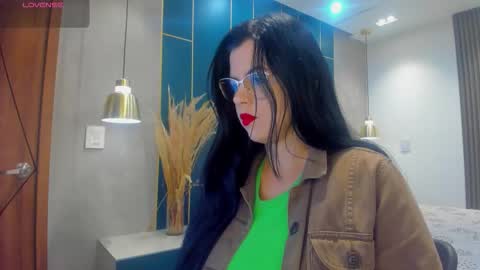 Snapshot of shanellmoore chatting on December 3, 11:30 am Shanell Moore online show from December 3, 11:30 am