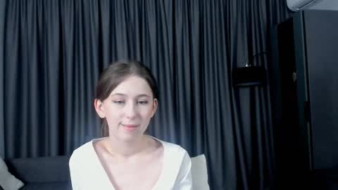 me name is Mia online show from December 21, 5:09 pm