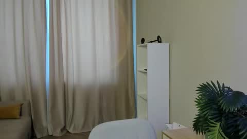 Snapshot of shanellwreath chatting on February 11, 8:41 am me name is Mia online show from February 11, 8:41 am