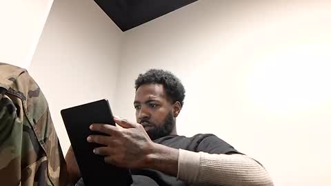 Snapshot of shann0n3 chatting on December 15, 1:21 am shann0n3 online show from December 15, 1:21 am