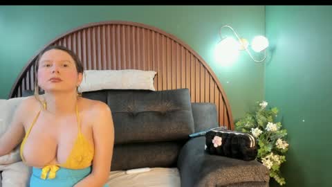 Snapshot of shannel__queen chatting on May 6, 7:19 pm shannel__queen online show from May 6, 7:19 pm