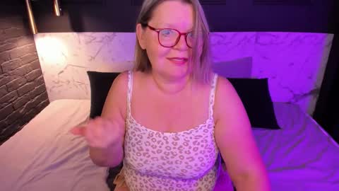 Shannon online show from October 31, 1:56 pm