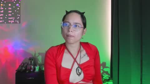 Snapshot of shantalcerezo chatting on November 20, 8:41 pm Cat-FOLLOWME and we talk IGshantal cerezo online show from November 20, 8:41 pm