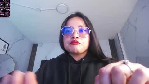 Shantall online show from October 17, 9:39 pm
