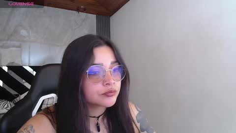 Shantall online show from October 18, 7:58 pm