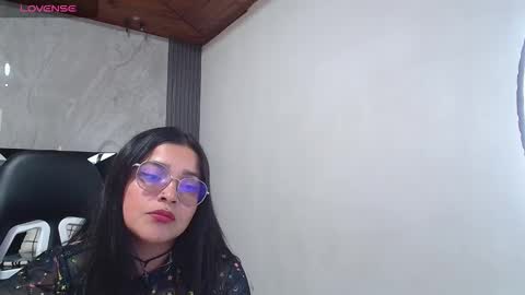 Shantall online show from October 20, 8:20 pm