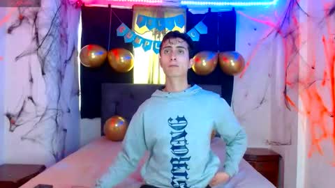 Snapshot of shaquiel_castoro chatting on October 10, 12:15 pm shaquiel online show from October 10, 12:15 pm