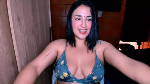 Snapshot of sharain chatting on December 27, 7:14 pm My real name is bella Much Gust online show from December 27, 7:14 pm