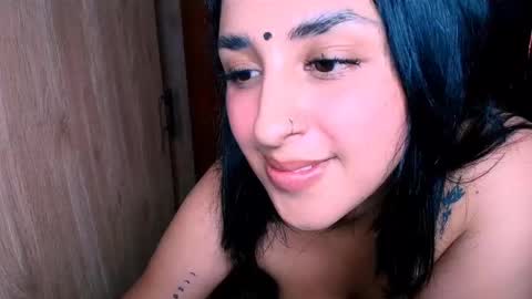 Snapshot of sharain chatting on February 20, 8:25 pm My real name is bella Much Gust online show from February 20, 8:25 pm