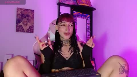 sharaross1 online show from April 18, 7:29 pm