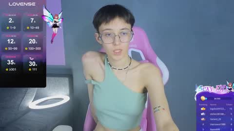 Snapshot of sharli_rose chatting on December 17, 8:10 pm Sharli online show from December 17, 8:10 pm