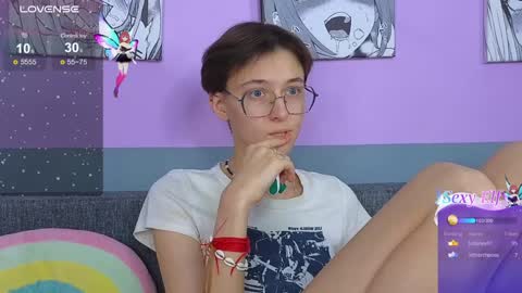 Snapshot of sharli_rose chatting on January 18, 3:59 pm Sharli online show from January 18, 3:59 pm