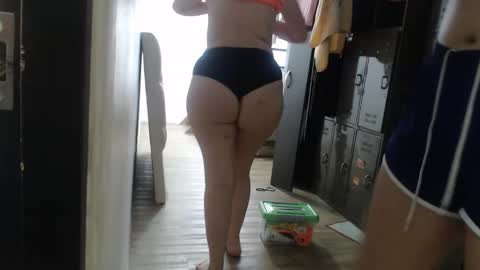 Snapshot of sharlotte__jones chatting on February 1, 5:58 pm Sara online show from February 1, 5:58 pm