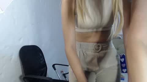 Snapshot of sharlotte__jones chatting on February 4, 3:15 pm Sara online show from February 4, 3:15 pm