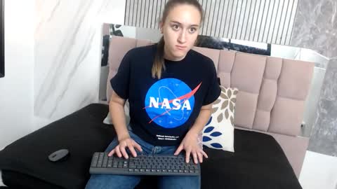 Sara online show from November 30, 12:09 pm