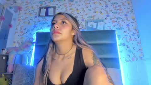 Snapshot of sharon_justin_ chatting on December 3, 11:55 am Sharon online show from December 3, 11:55 am