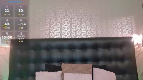 Snapshot of sharonevanss chatting on December 5, 8:27 pm Sharon online show from December 5, 8:27 pm