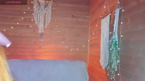 Shantall online show from April 25, 10:18 pm