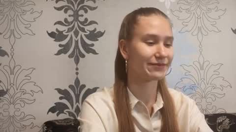 Snapshot of shawannahaverland chatting on December 21, 3:19 pm Mila Darling online show from December 21, 3:19 pm